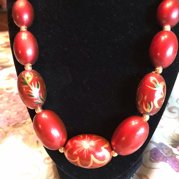 HAND PAINTED COPPERY RED LIGHTWEIGHT NECKLACE - Picture 3 of 15